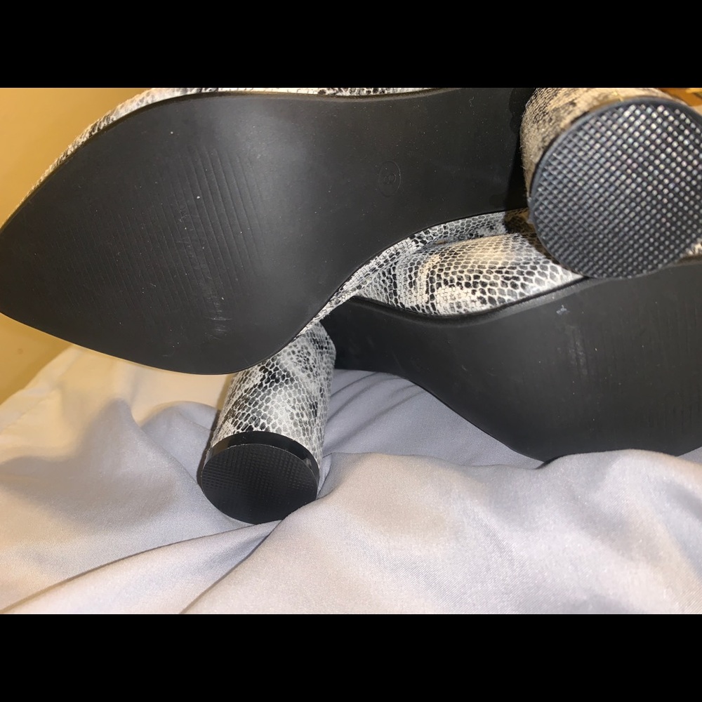 booties - Picture 4 of 4